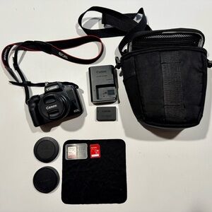 Canon EOS M50 BUNDLE + Tripod